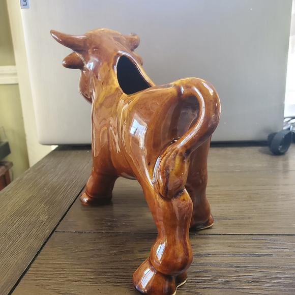 Mid-Century bull ceramic statue. Brush-McCoy Pottery Circa 1960s-1970s. - Picture 5 of 12